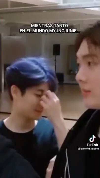 A moment captured by MJ (ASTRO)'s fan