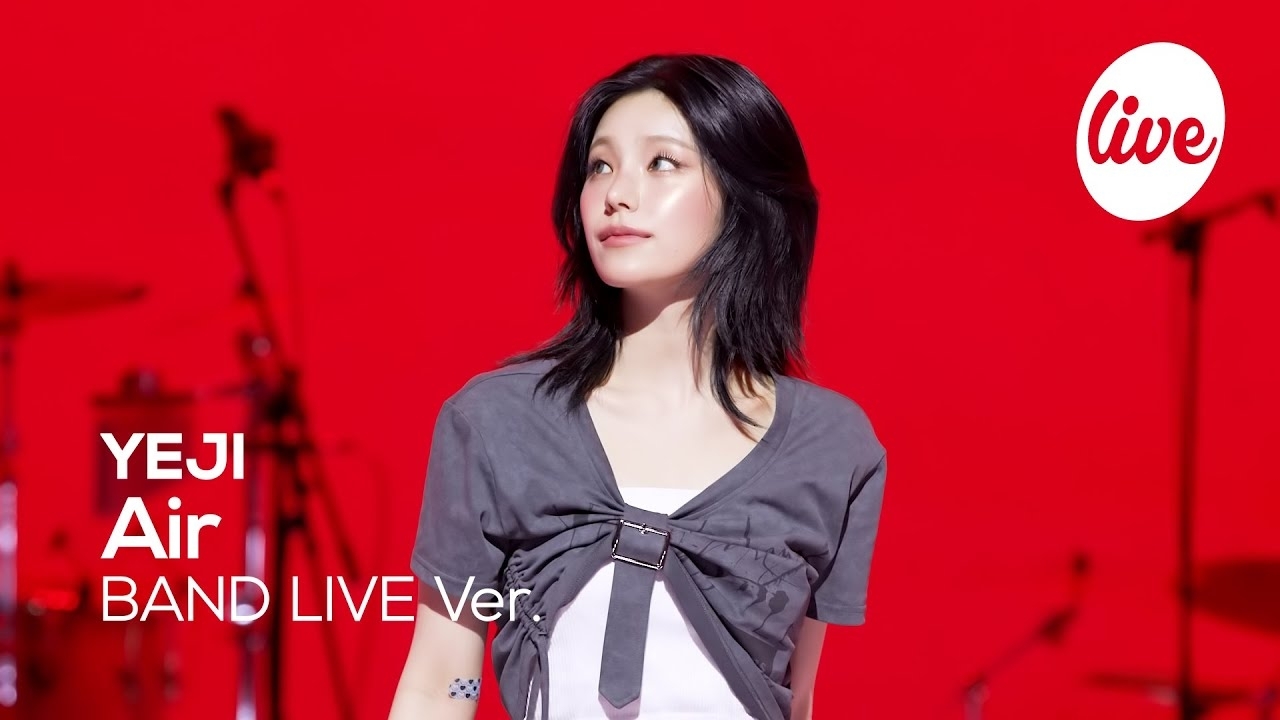 Recent activity shot of Yeji (ITZY)