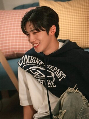 A moment captured by Kim Yohan (WEi)'s fan