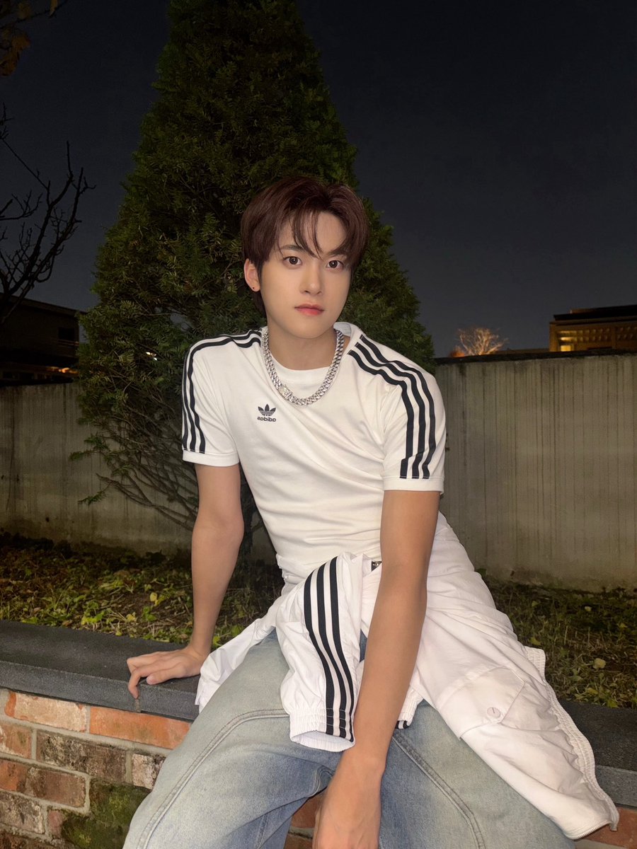 Behind-the-scenes cut of Xikers