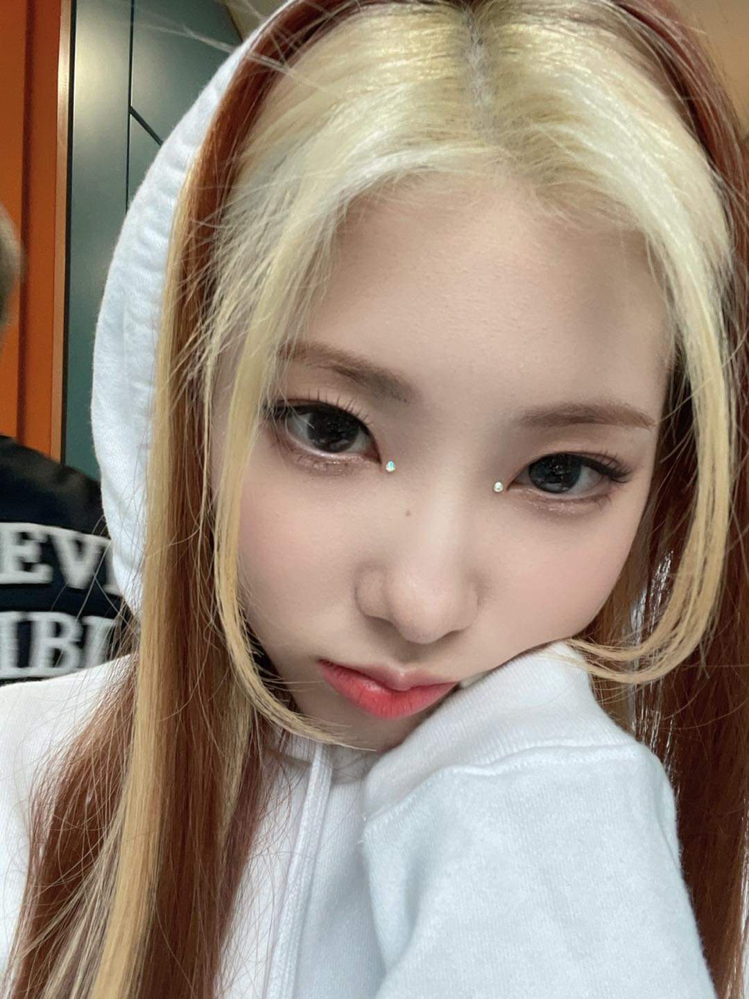 Behind-the-scenes cut of PURPLE K!SS