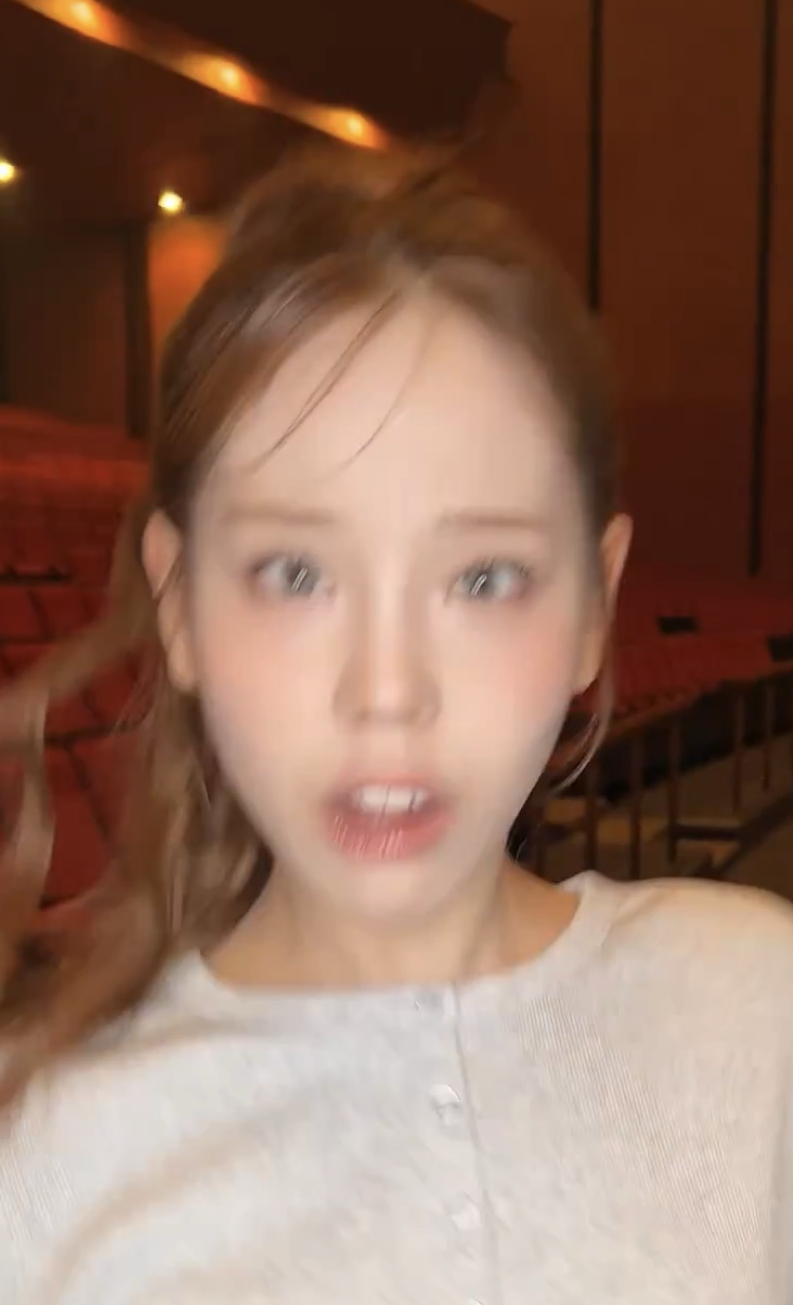 Behind-the-scenes cut of Mako (NiziU)