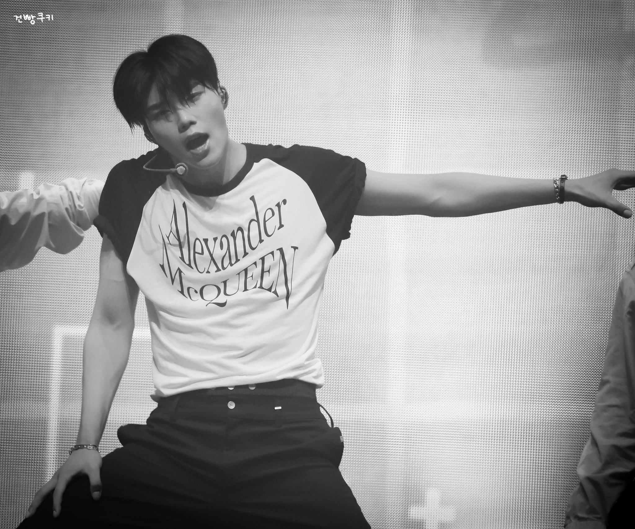 A moment captured by Park Gunwook (ZEROBASEONE)'s fan