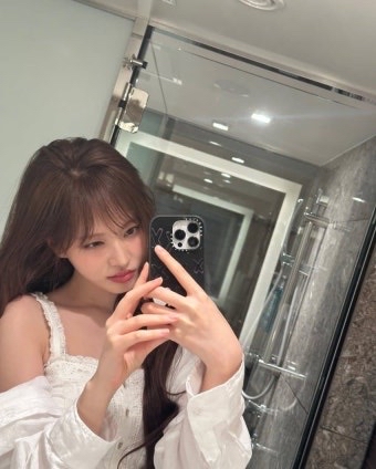 A moment captured by LIZ (IVE)'s fan