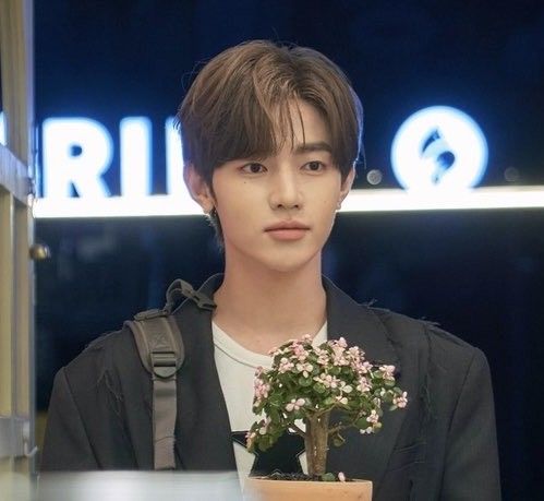 章昊 (ZEROBASEONE)的最新活动照片