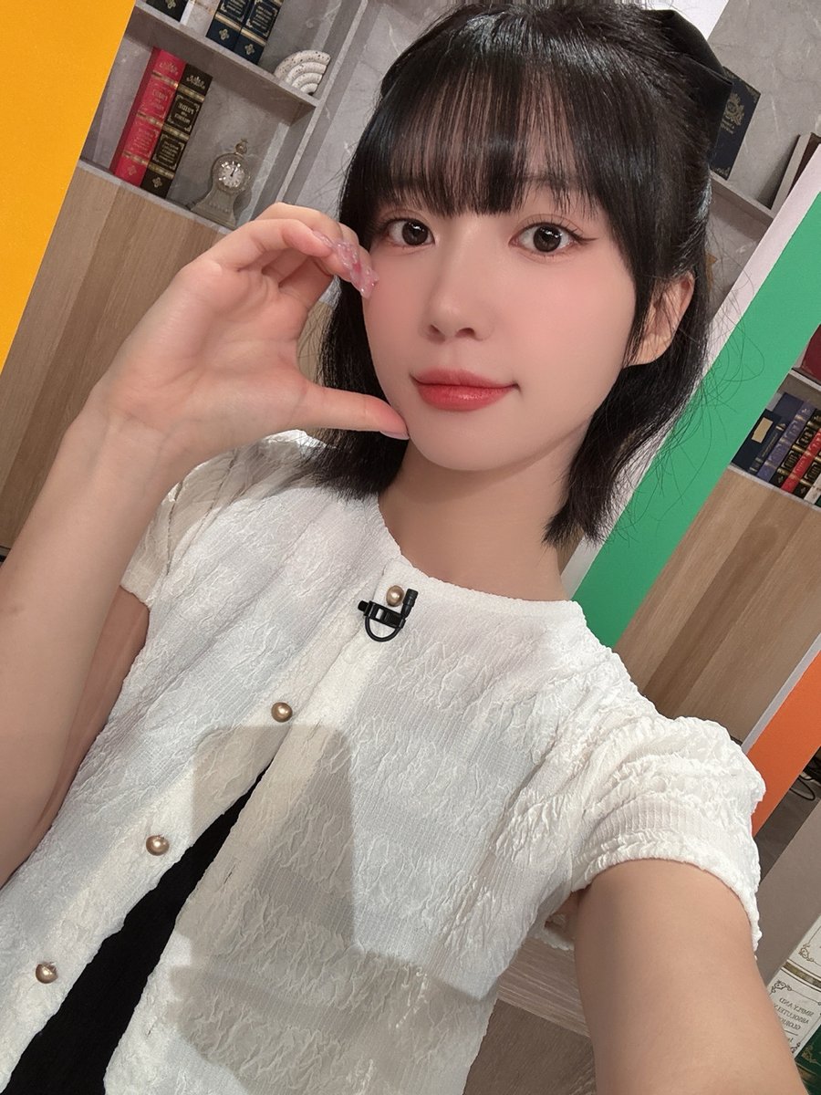 A moment captured by OH MY GIRL's fan