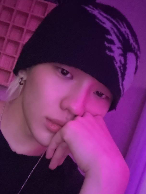 Behind-the-scenes cut of Junhyeok (TNX)