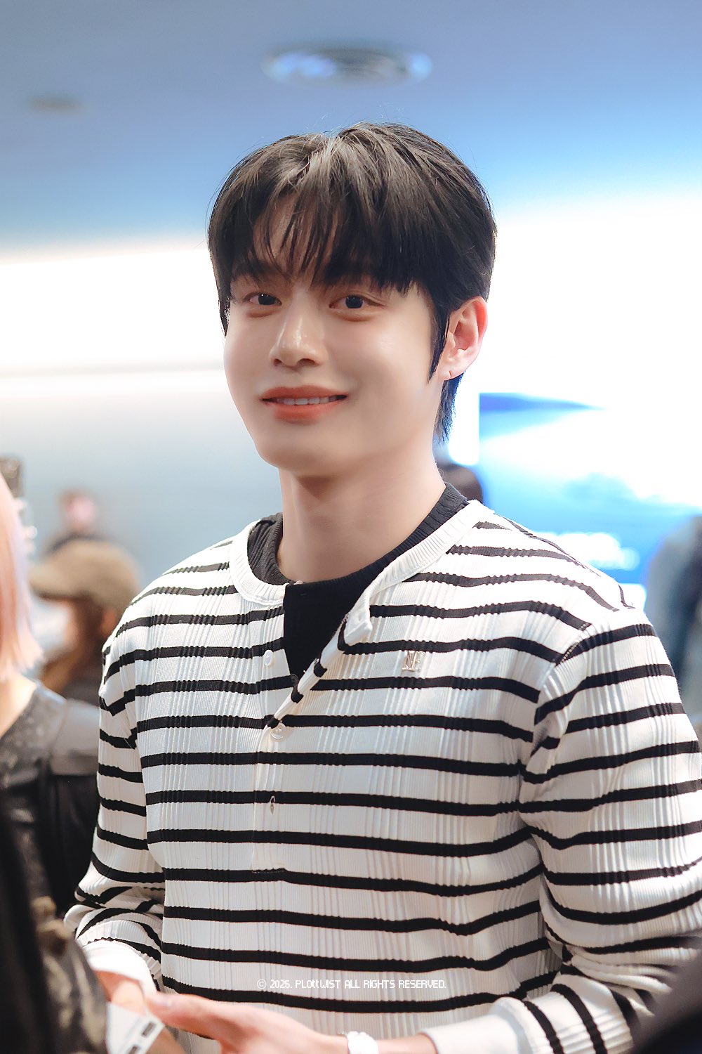 Behind-the-scenes cut of Kim Jiwoong (ZEROBASEONE)