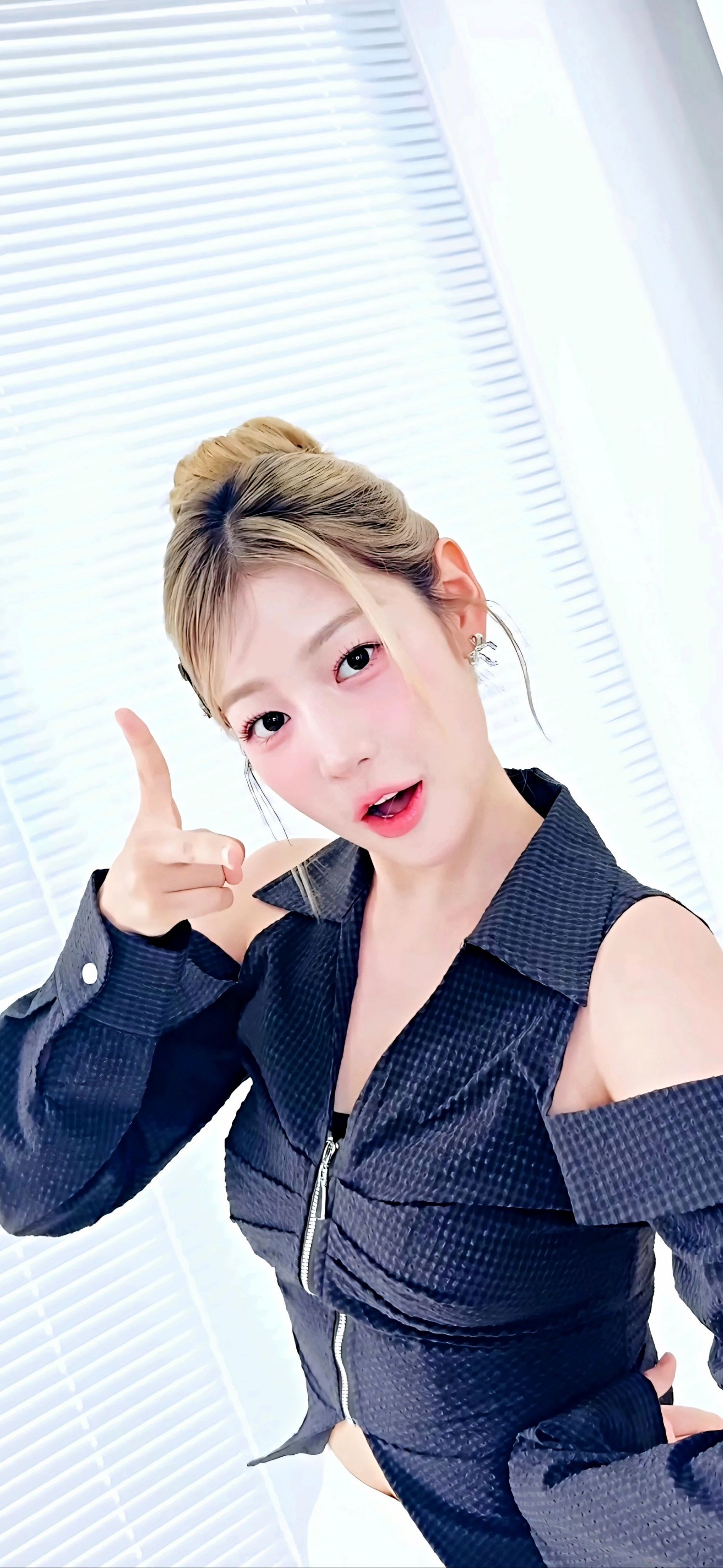 A moment captured by FIFTY FIFTY's fan