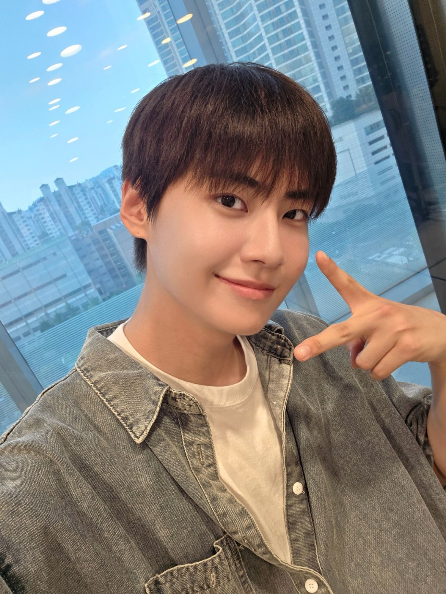 A moment captured by Lee Jinhyuk's fan