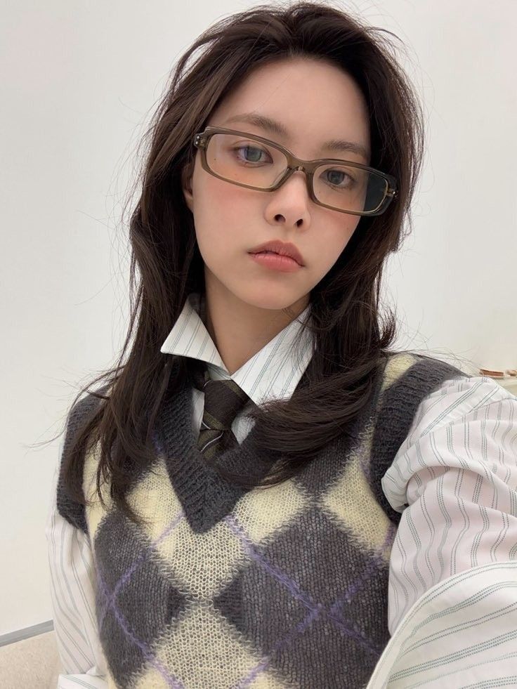 Recent activity shot of Yunah (ILLIT)