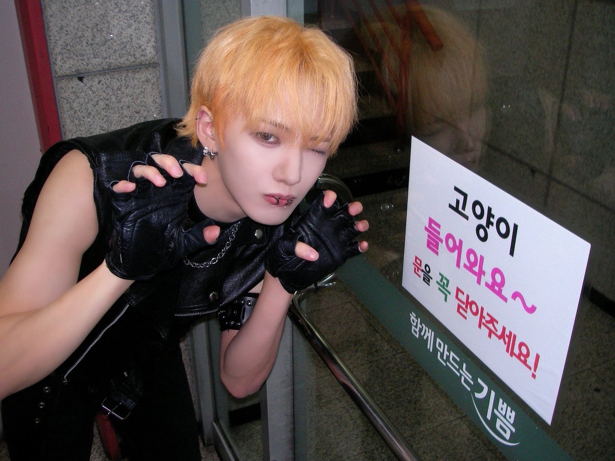 Behind-the-scenes cut of Xikers