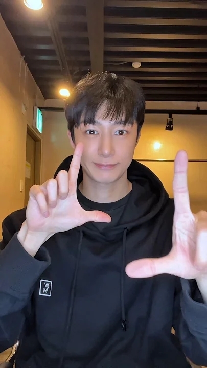 A moment captured by Hyungwon (MONSTA X)'s fan
