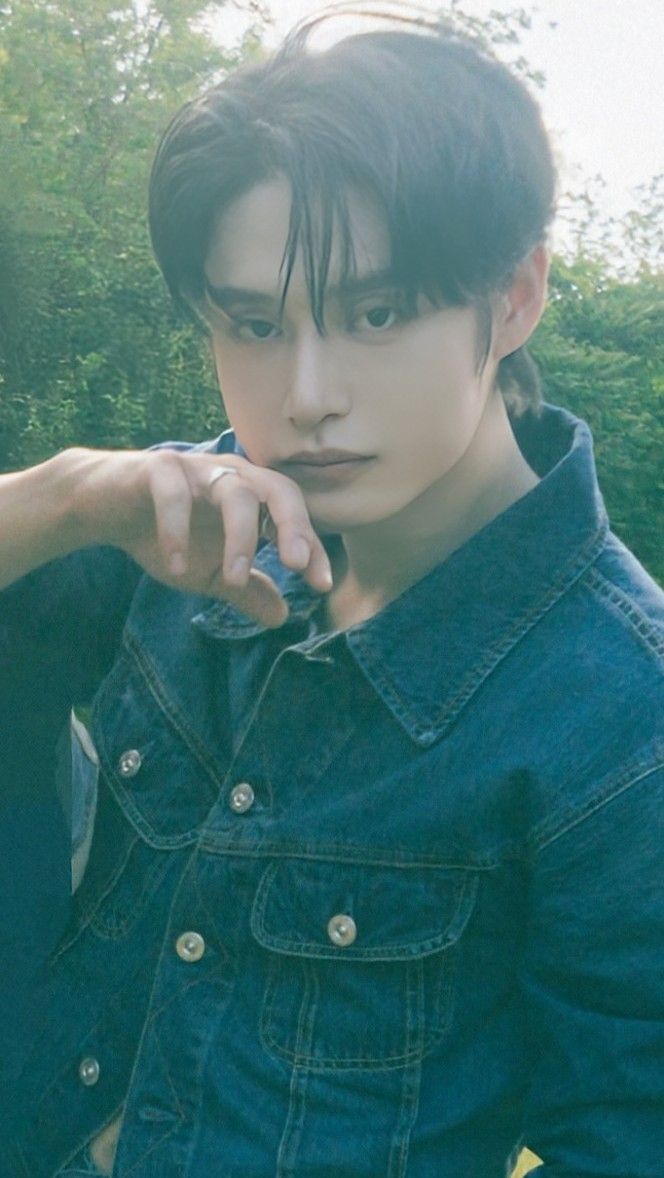 Fan-made special wallpaper for Kim Jiwoong (ZEROBASEONE)