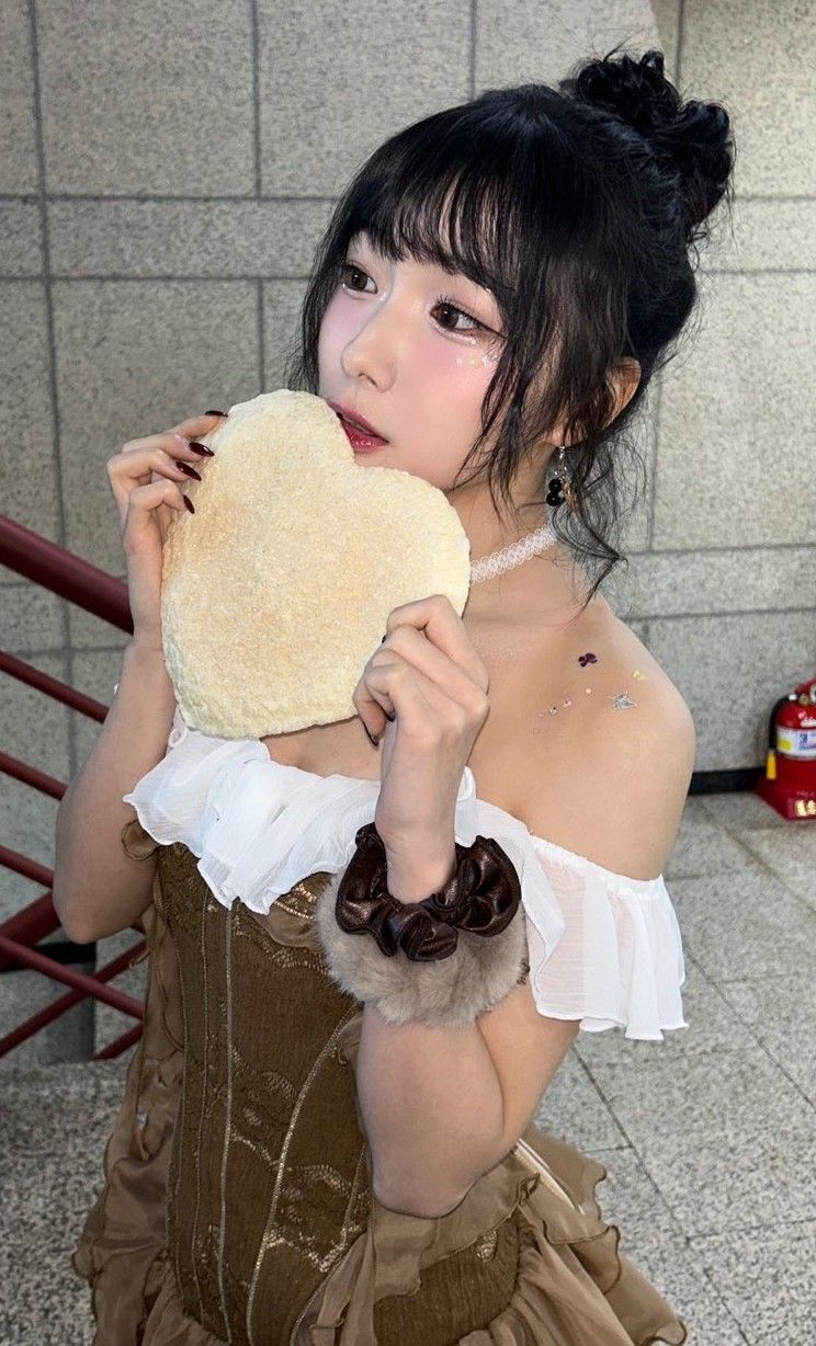 Recent activity shot of Seo Youngeun (Kep1er)