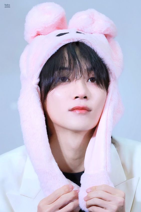 A moment captured by Jeonghan (SEVENTEEN)'s fan