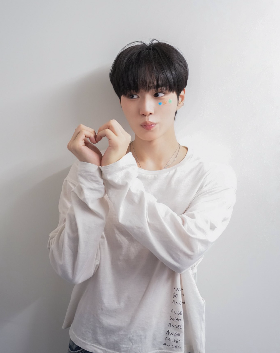 Behind-the-scenes cut of Kim Junseo (ALPHA DRIVE ONE)