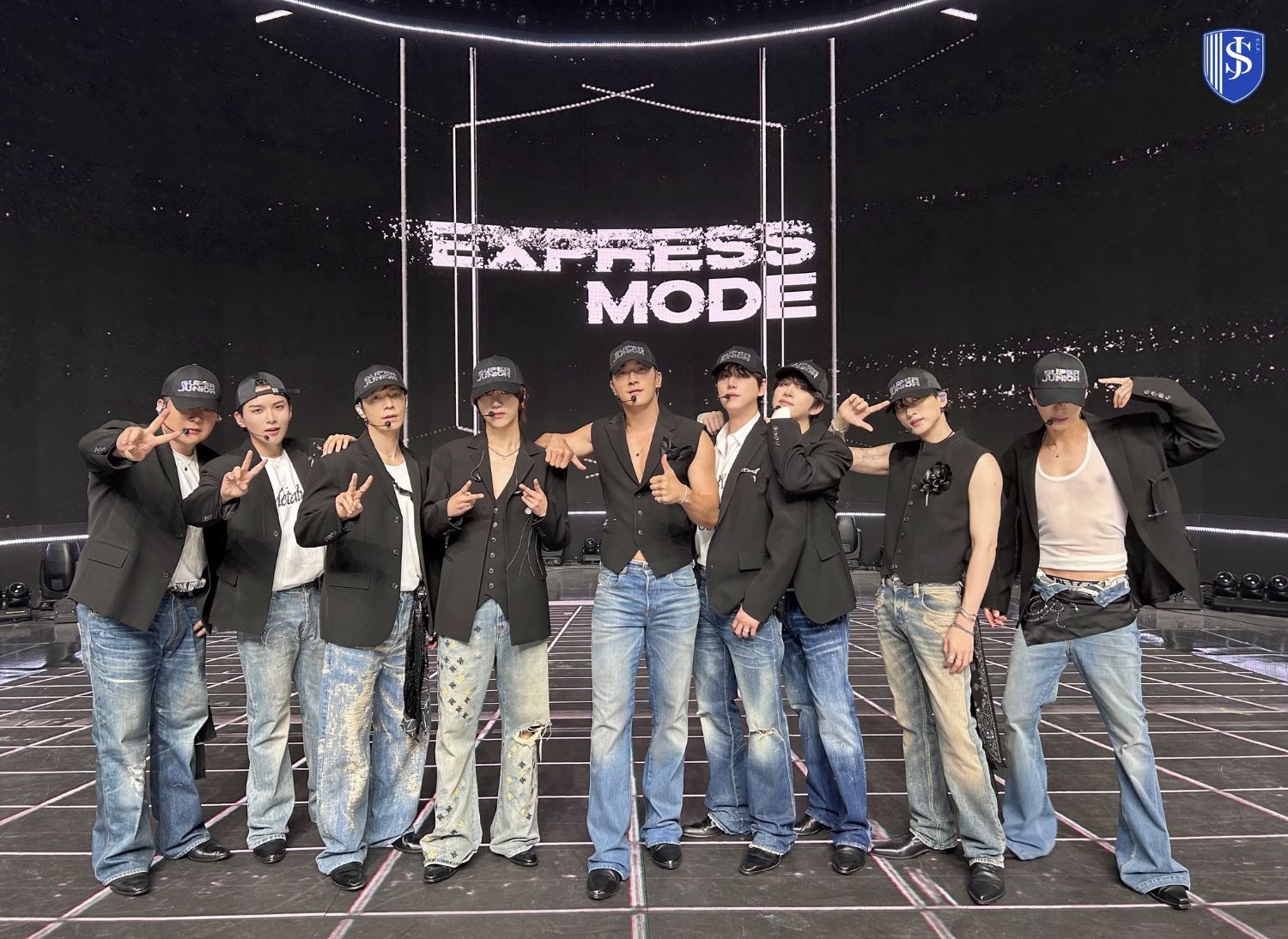 Behind-the-scenes cut of Super Junior
