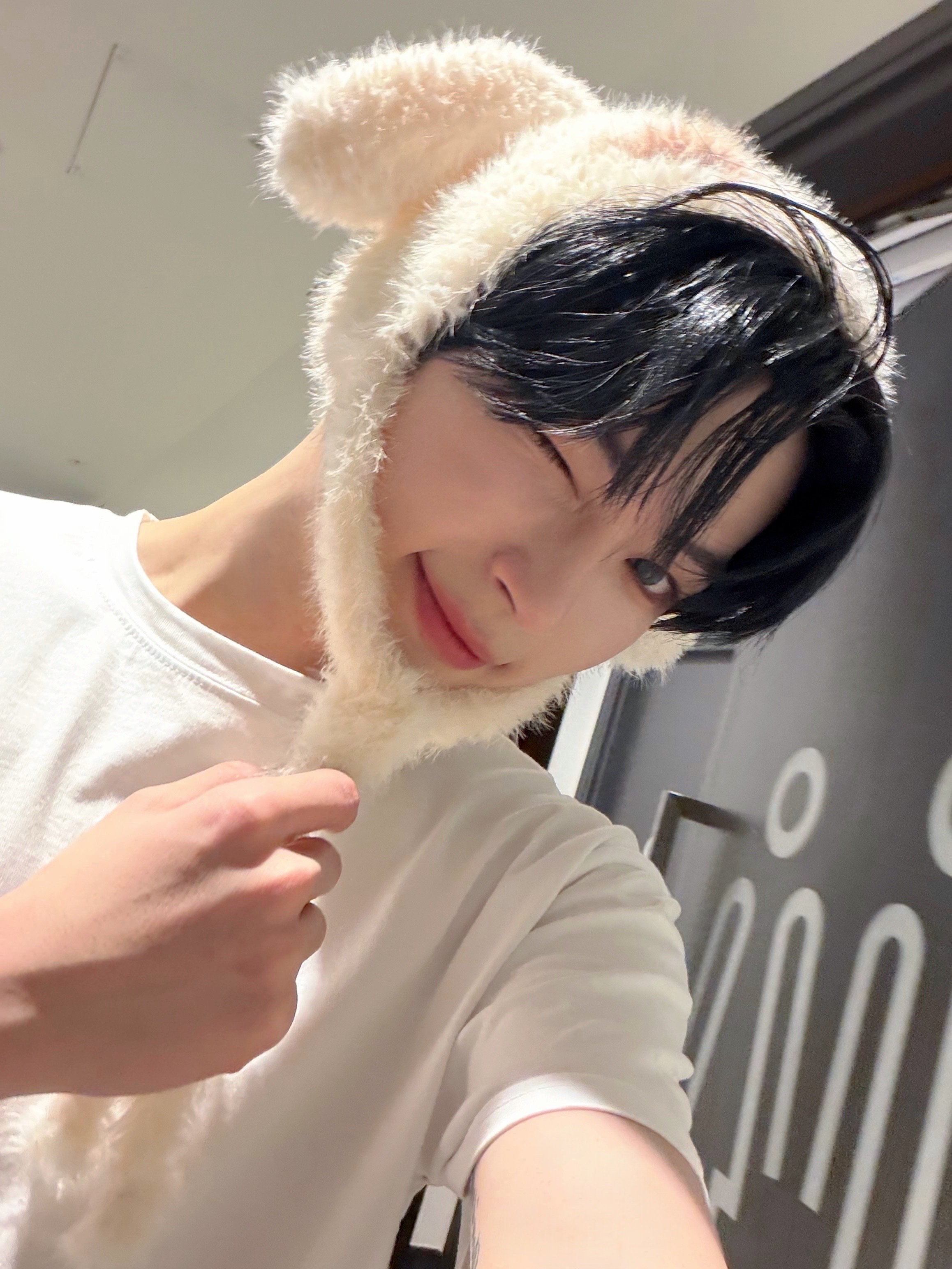 Behind-the-scenes cut of Sung Hanbin (ZEROBASEONE)