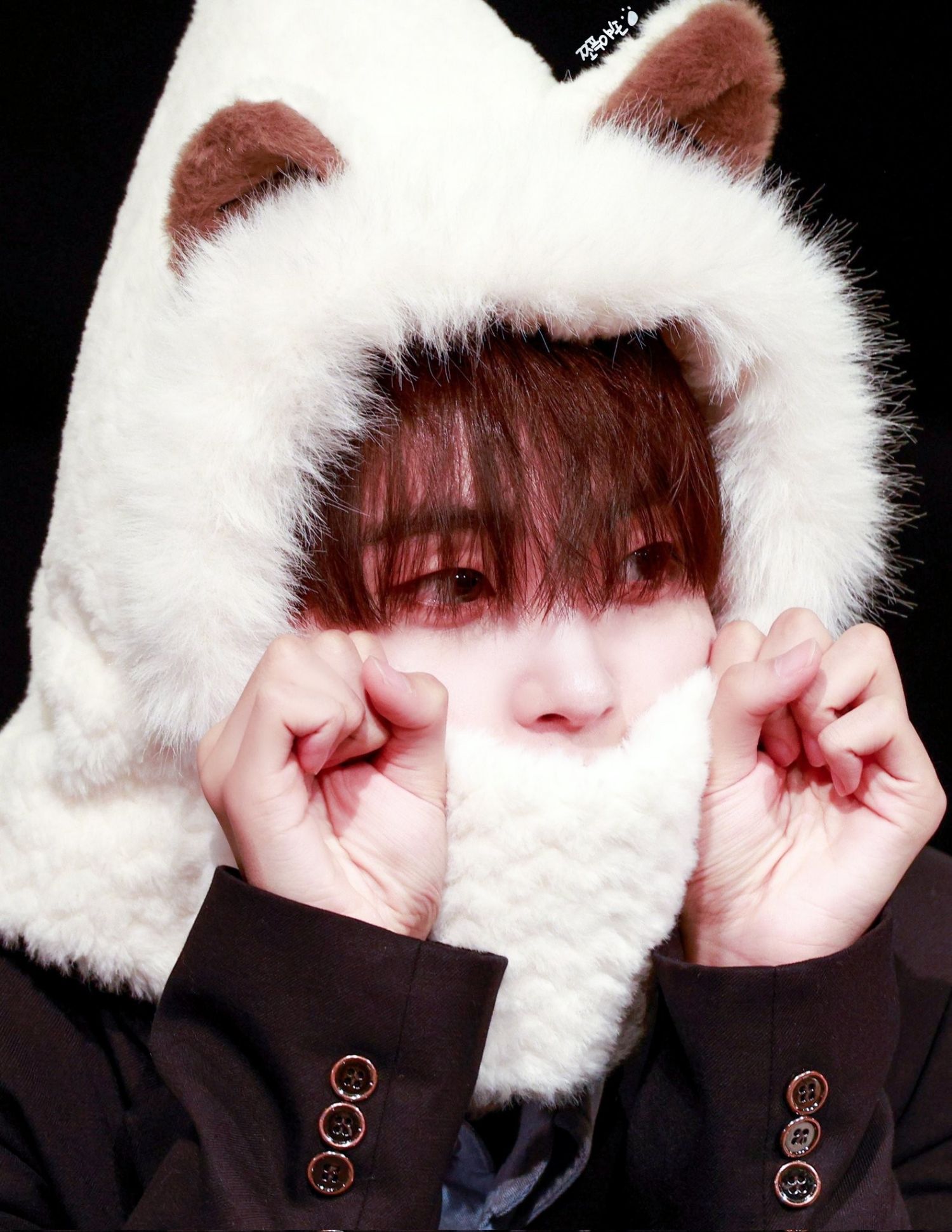 Recent activity shot of Hyeongjun (CRAVITY)