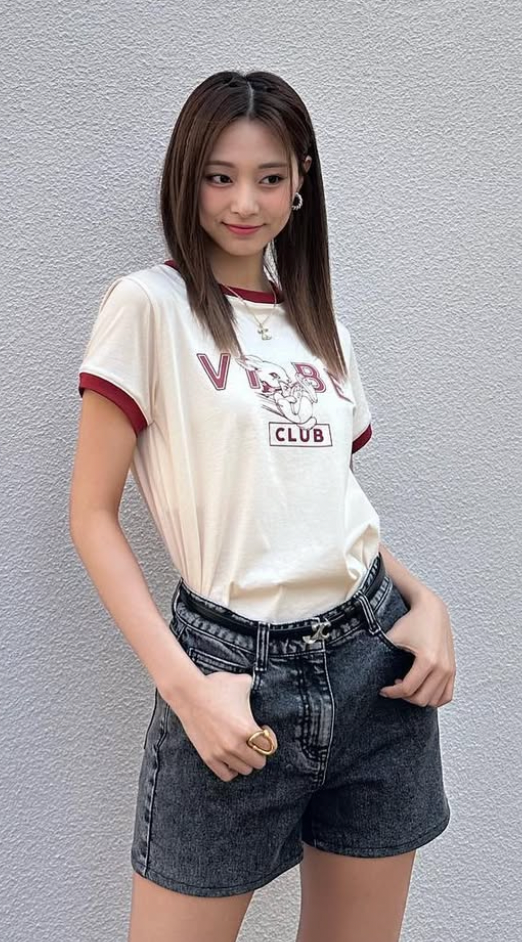 Today's most popular wallpaper in the Tzuyu (TWICE) community