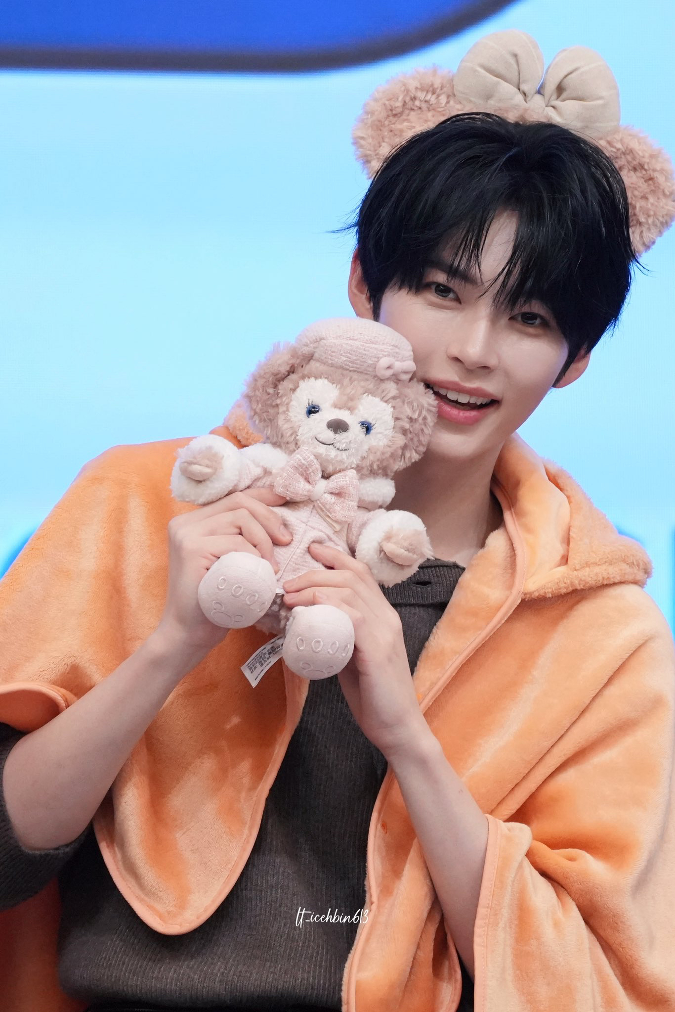 Foto terbaru Sung Hanbin (ZEROBASEONE)