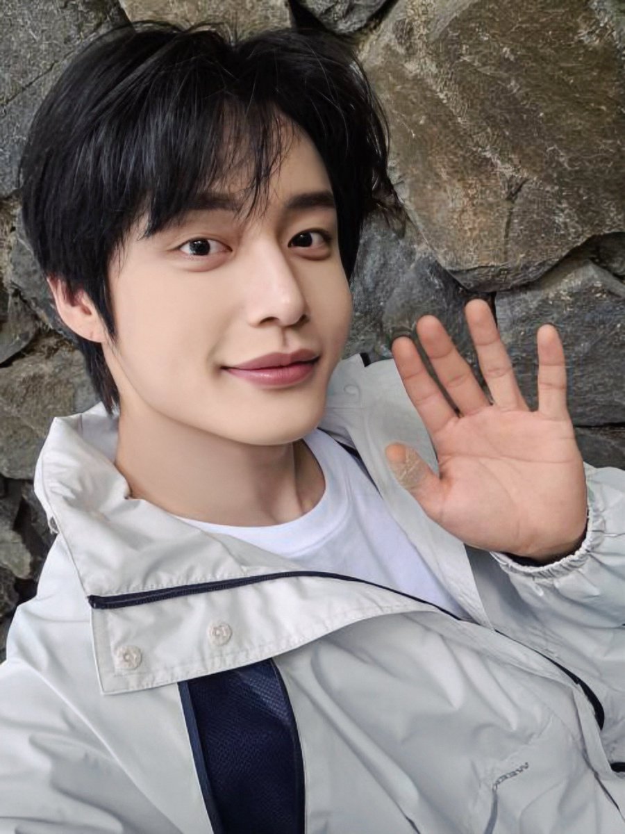 Behind-the-scenes cut of ZEROBASEONE