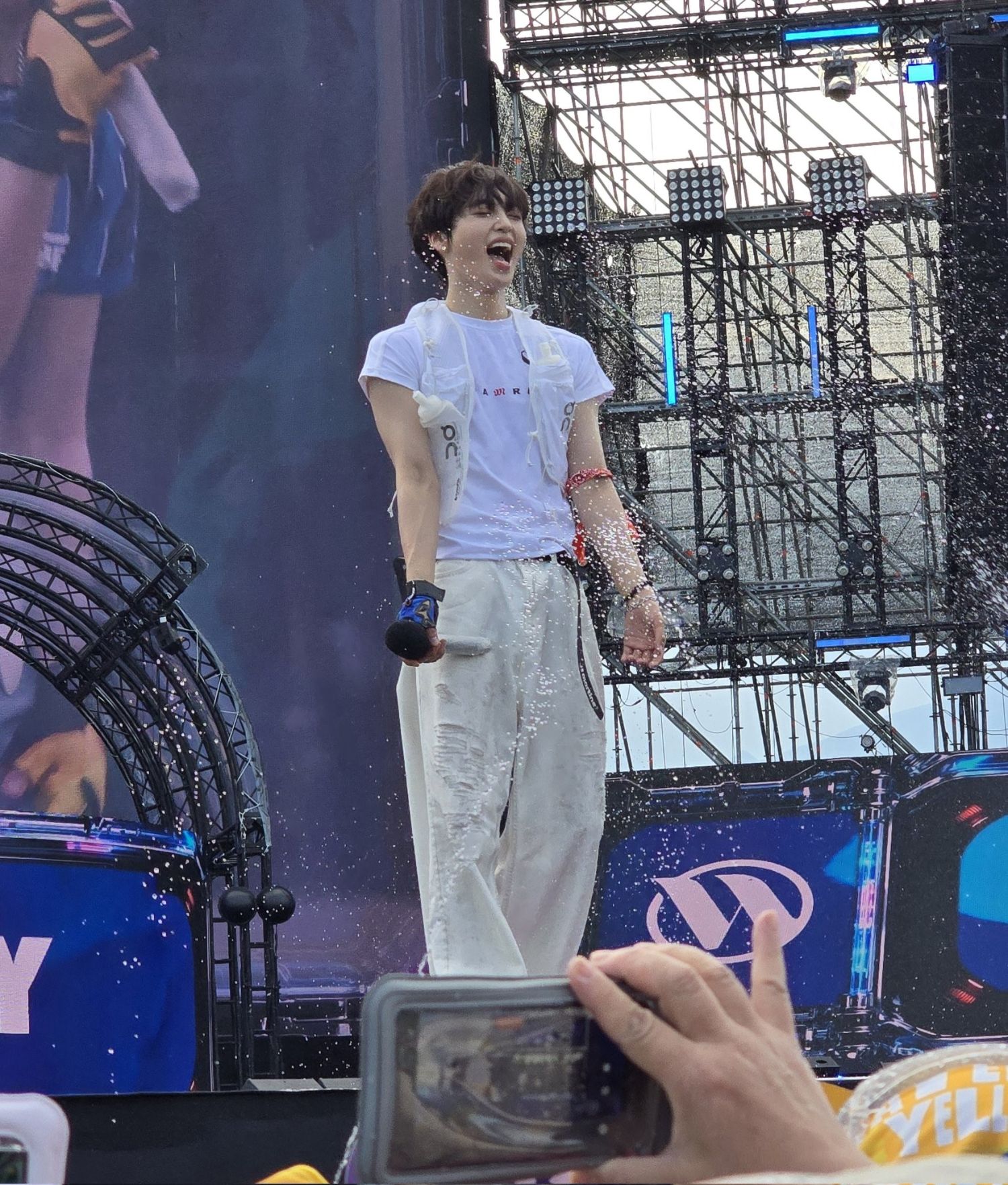 Behind-the-scenes cut of Hyeongjun (CRAVITY)