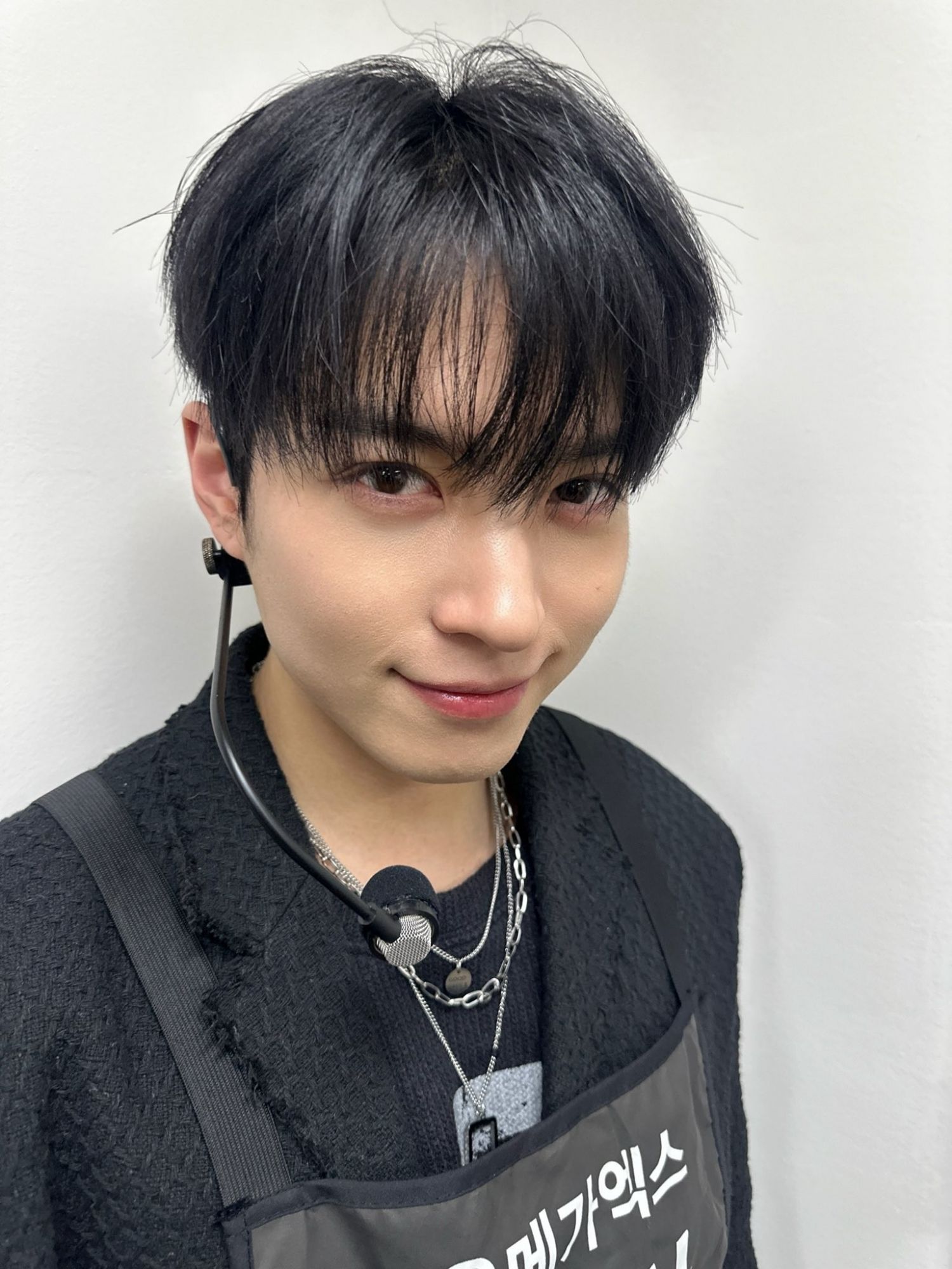 Latest photo of HWICHAN (OMEGA X)
