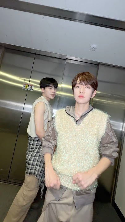 박건욱 (제로베이스원) 커뮤니티에서 인기있는 오늘의 배경화면