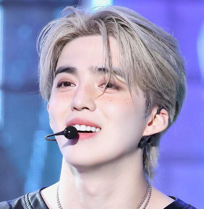 S.Coups (SEVENTEEN)的最新照片
