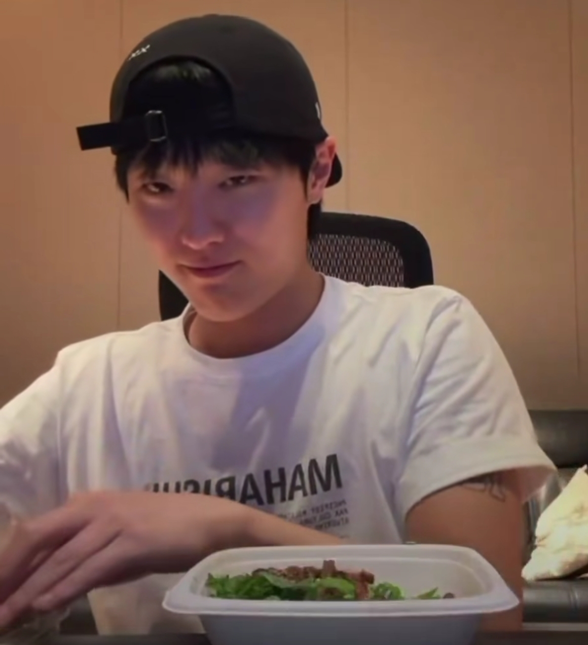 Behind-the-scenes cut of WOODZ