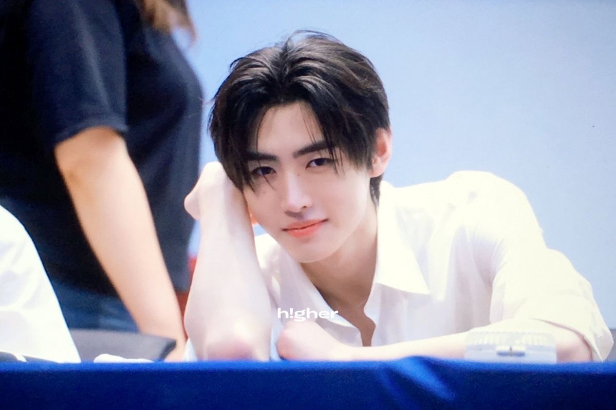 Foto terbaru Sunghoon (ENHYPEN)