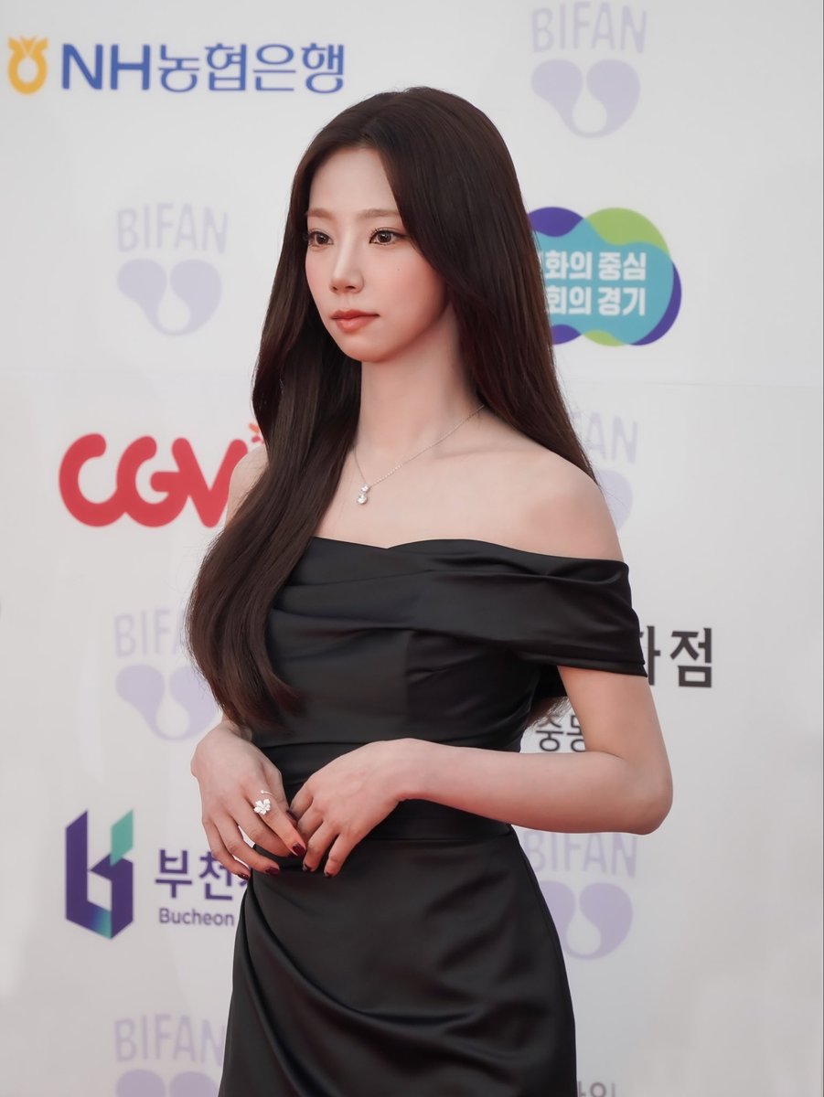 Behind-the-scenes cut of WJSN