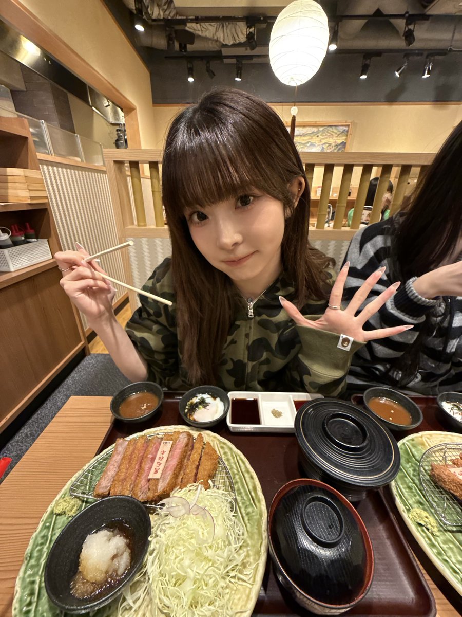 Behind-the-scenes cut of tripleS