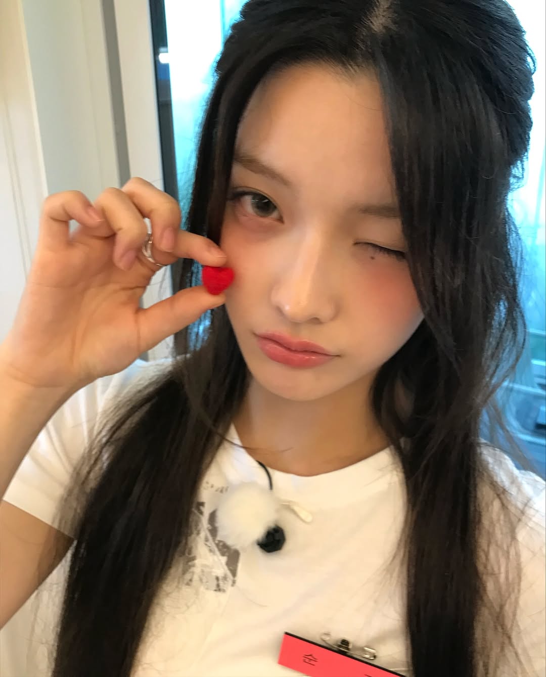 Behind-the-scenes cut of Iroha (ILLIT)