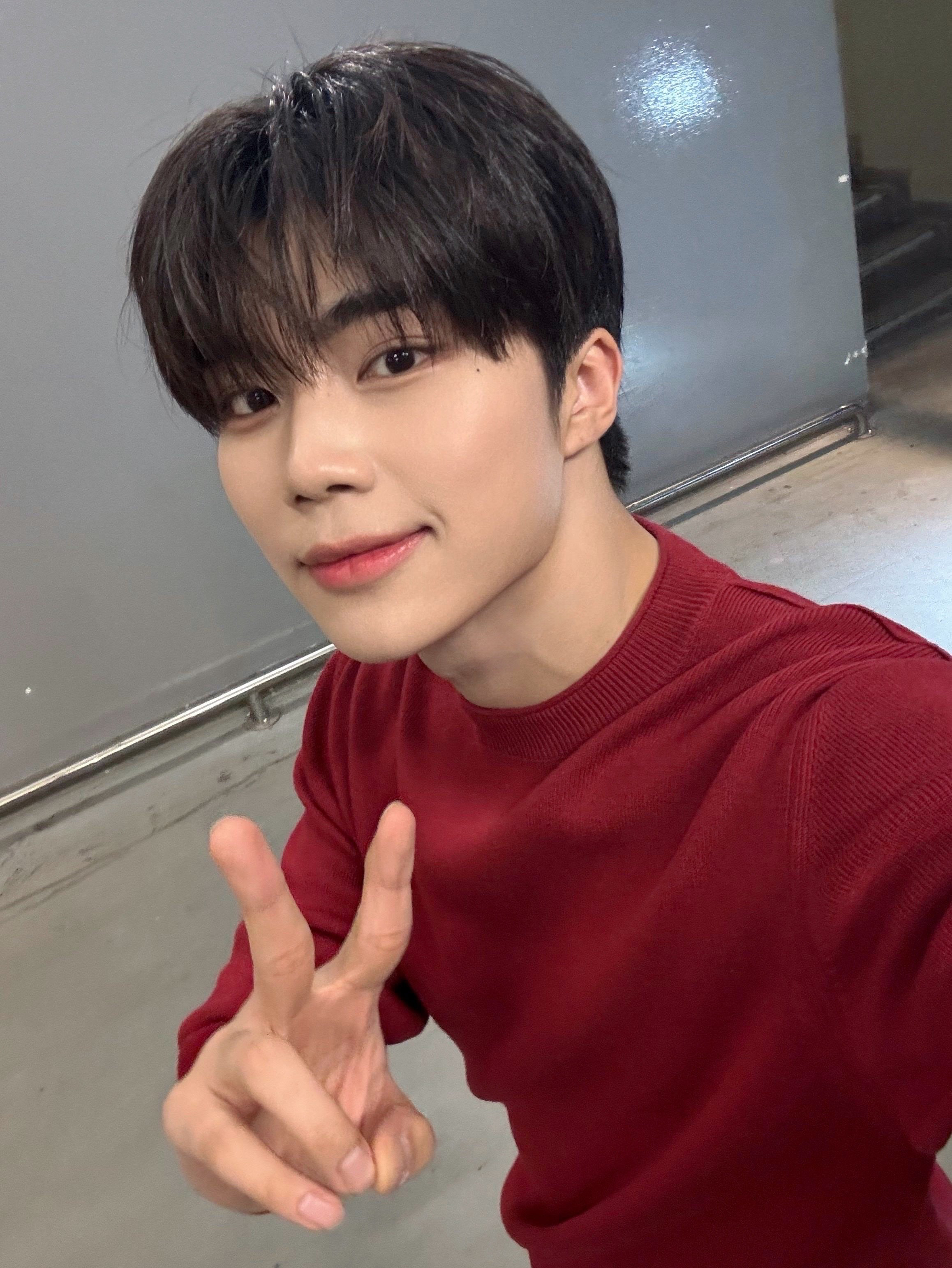 Behind-the-scenes cut of Park Gunwook (ZEROBASEONE)