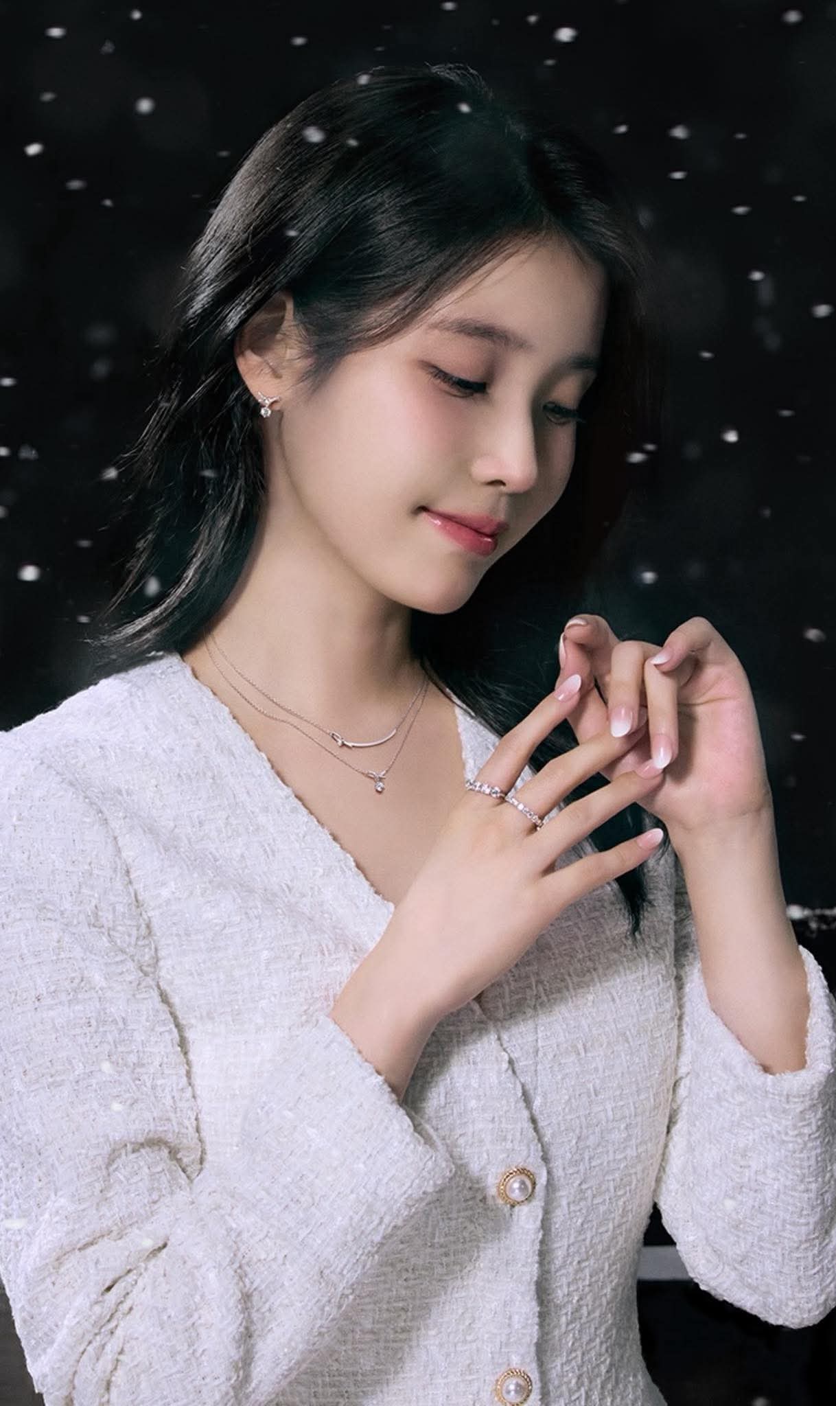 Today's most popular wallpaper in the IU community