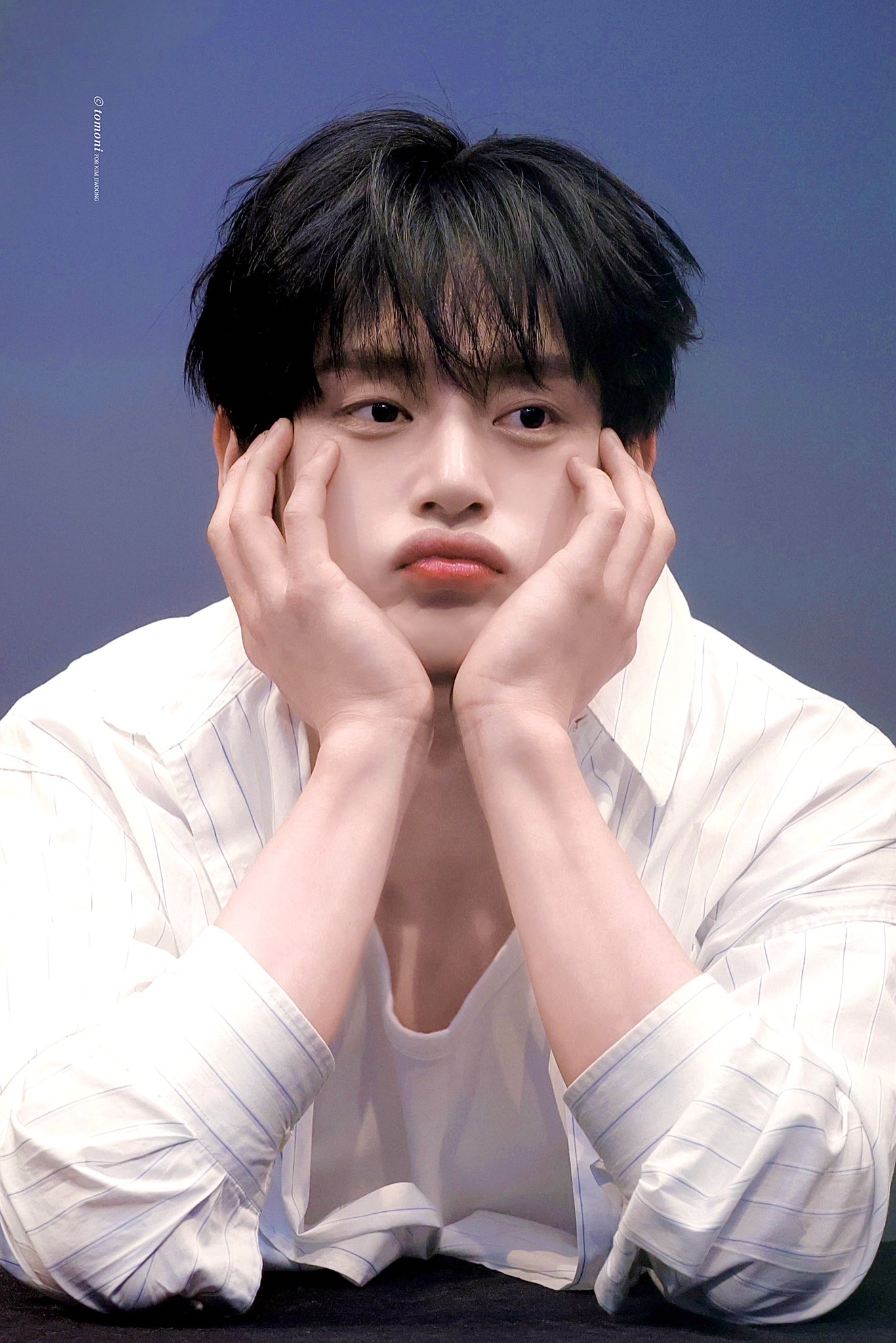 김지웅 (제로베이스원)의 비하인드 컷