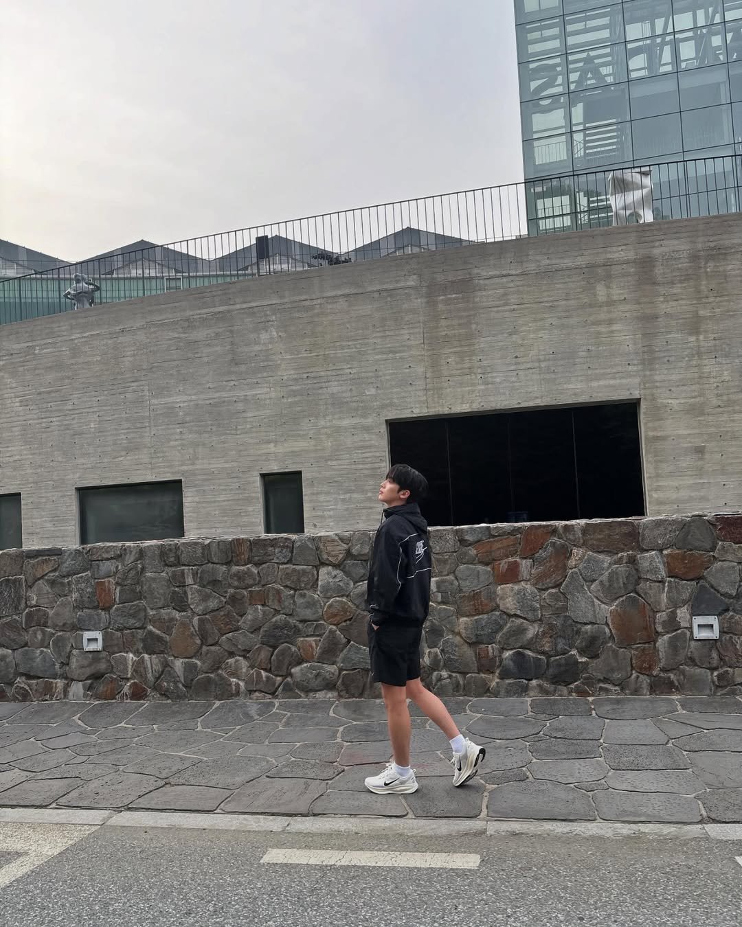 Behind-the-scenes cut of Kim Yohan (WEi)