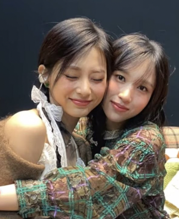 Behind-the-scenes cut of Mina (TWICE)