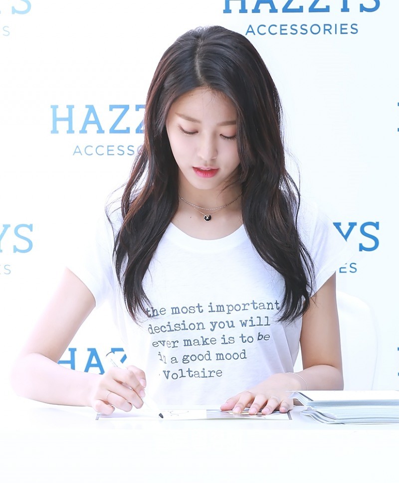 Behind-the-scenes cut of Seolhyun (AOA)