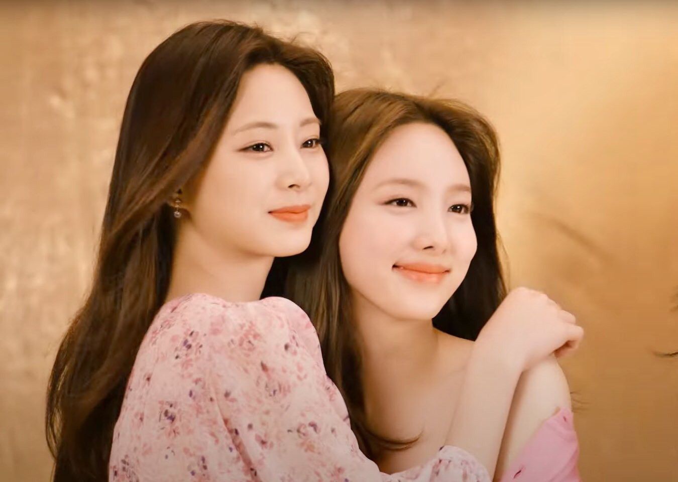 Behind-the-scenes cut of Tzuyu (TWICE)