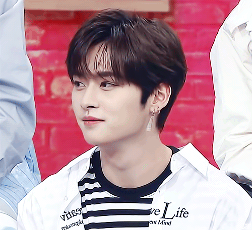 Latest photo of Lee Know (Stray Kids)