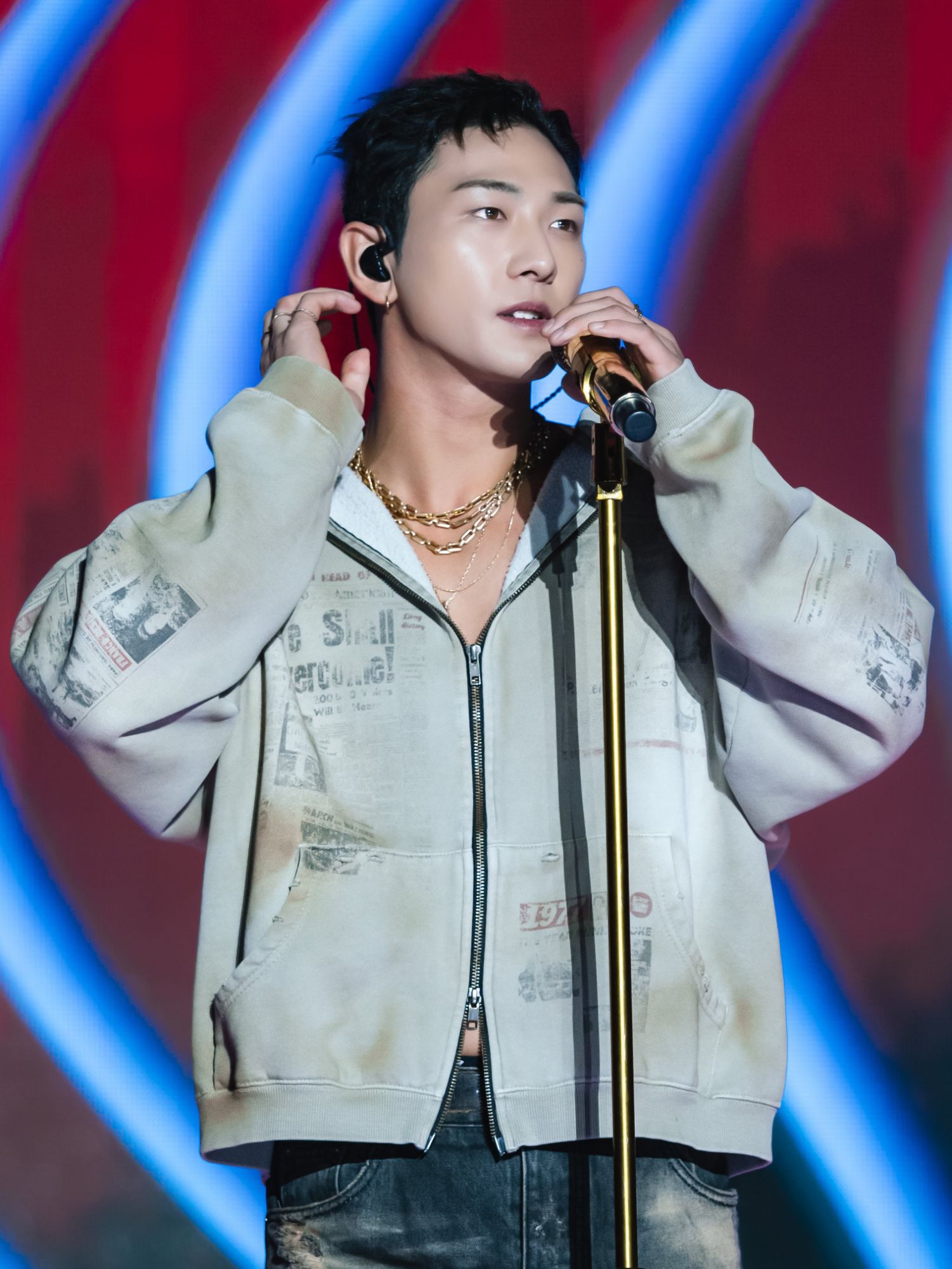 Behind-the-scenes cut of Baekho