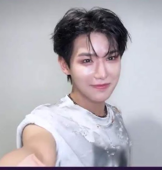 Behind-the-scenes cut of Yi Chen