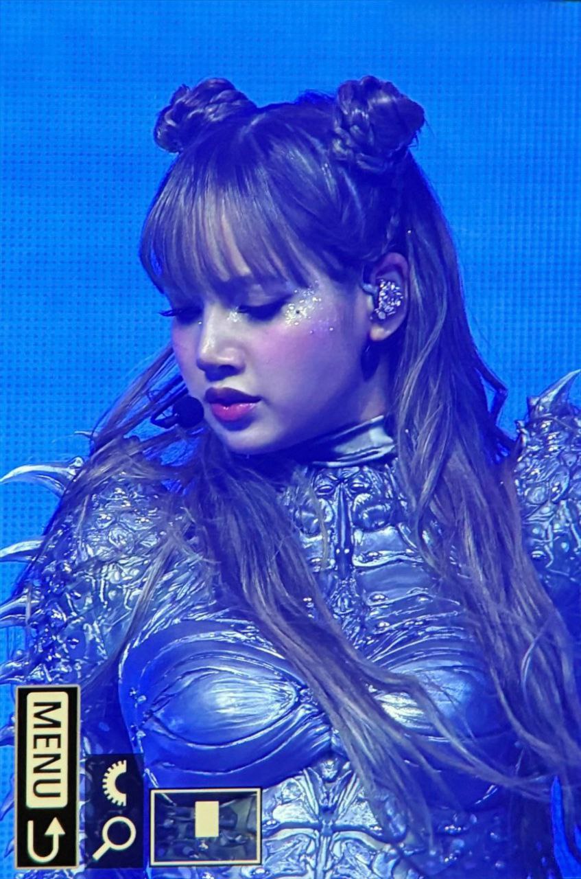 Behind-the-scenes cut of Lisa (BLACKPINK)