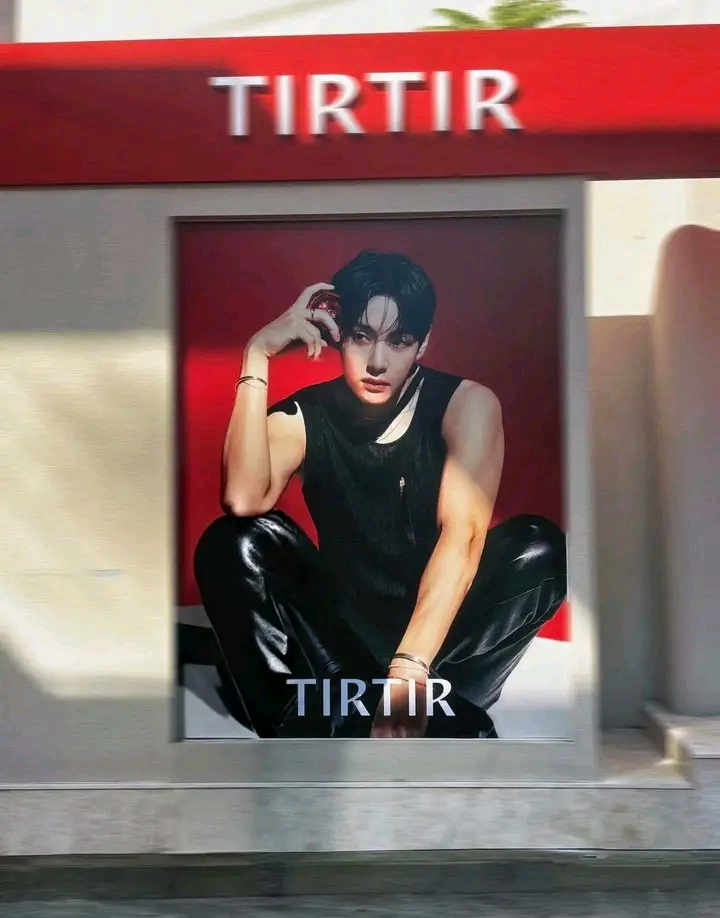 뷔 (방탄소년단)의 최신 사진