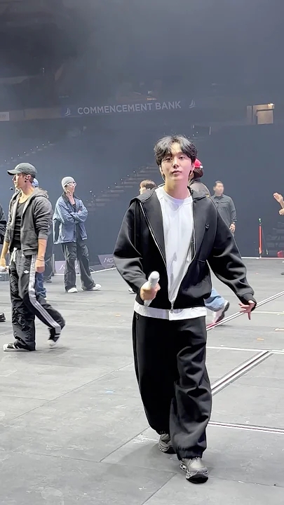 Fandom-recommended wallpaper image of SEVENTEEN