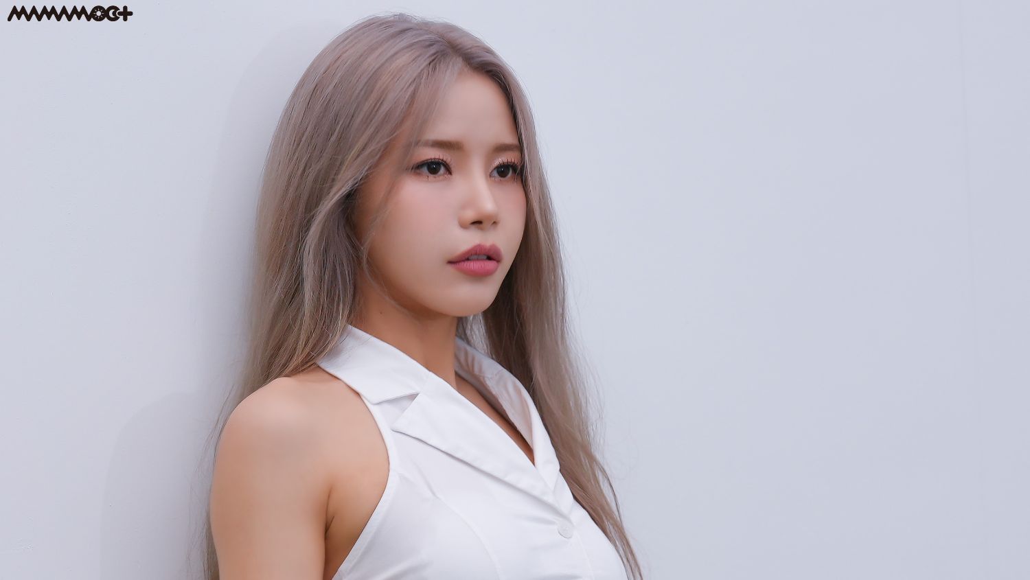 Latest photo of Solar (MAMAMOO)